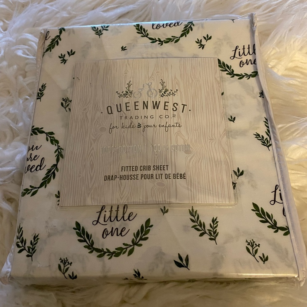 Queenwest Crib Sheet with Leaf Pattern